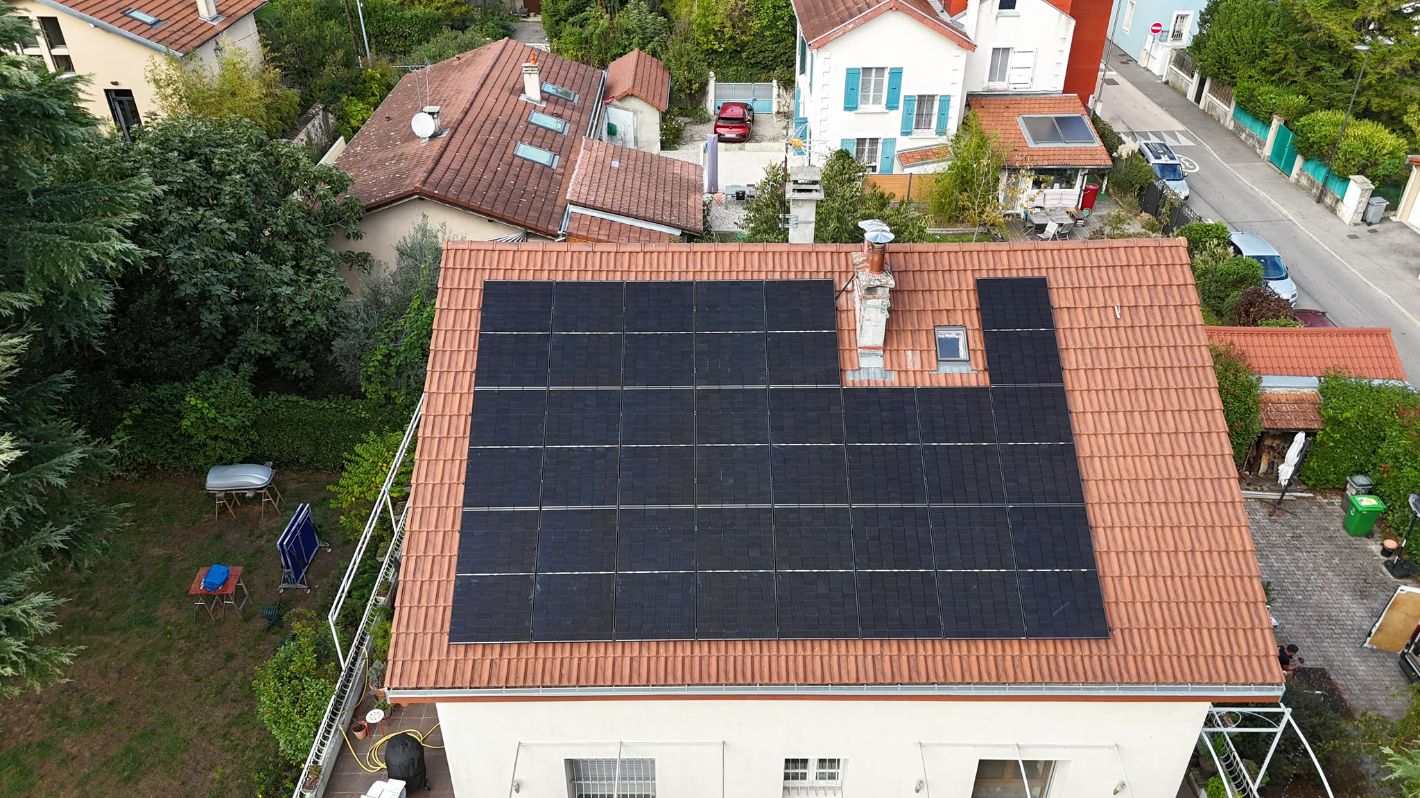 Panneaux photovoltaïques d'une installation de 11 kW triphasée à Grenoble