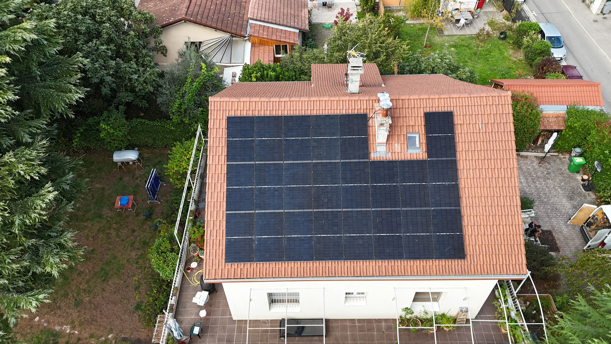 Panneaux solaires posés par les équipes Lynergie à Grenoble